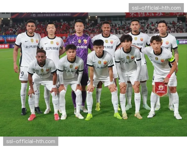 特写:赛前训练课,上海海港重点演练定位球攻防