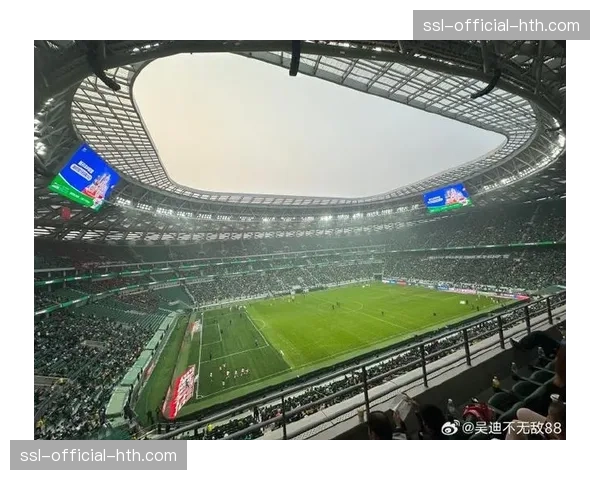 国安主场工体再现火爆氛围，蓉城球迷远征军占据北看台